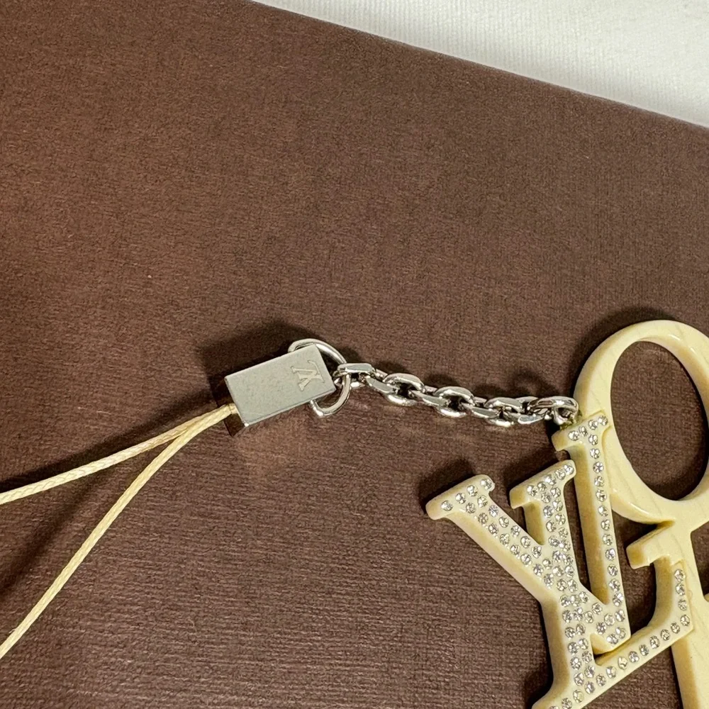 Authentic LOUIS VUITTON love phone/keychain with box duster and certificate - Picture 3 of 6